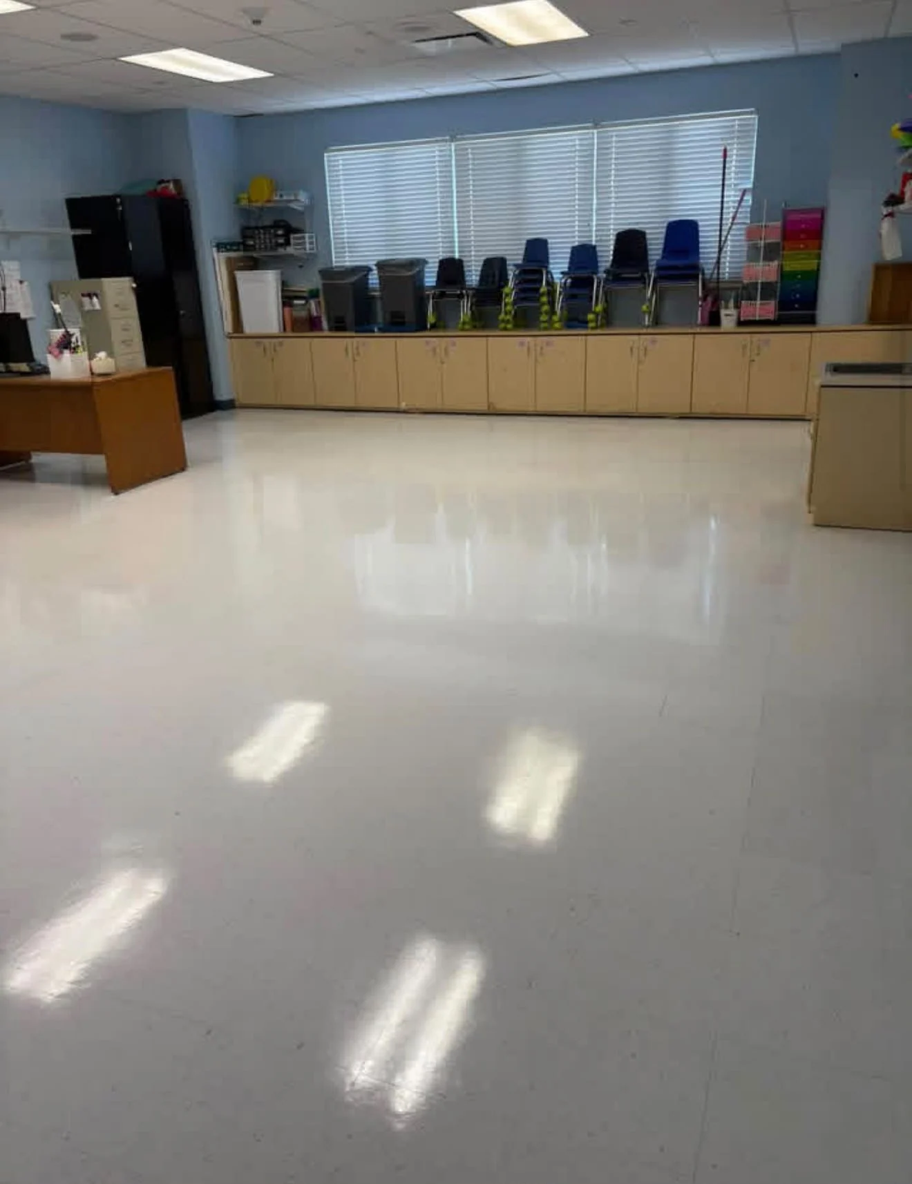 Waxed floor with mirror finish